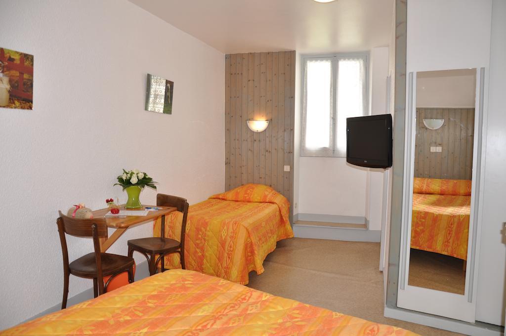 Hotel De La Grotte Aix-les-Bains Bilik gambar